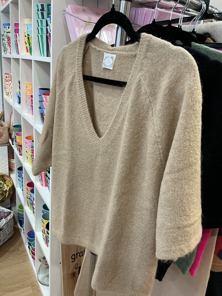 Pull col V manches courtes camel