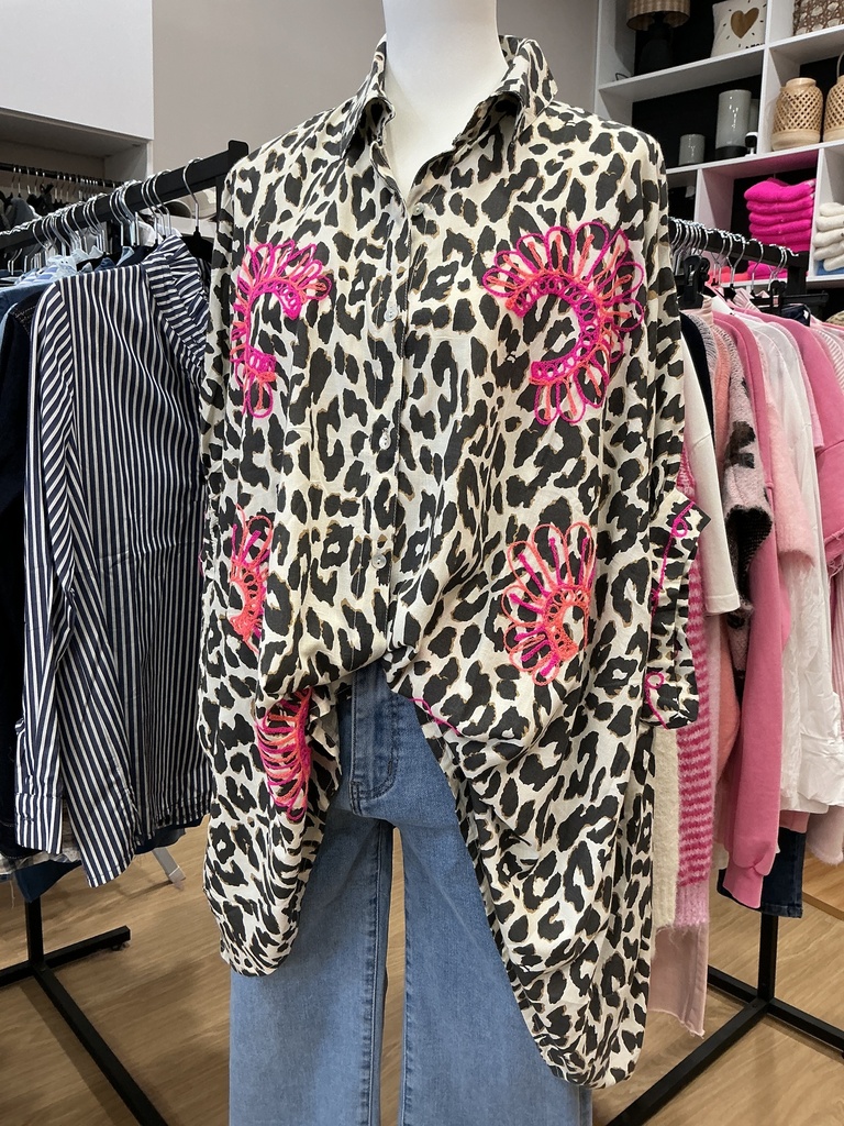 Chemise tunique léopard et broderie rose