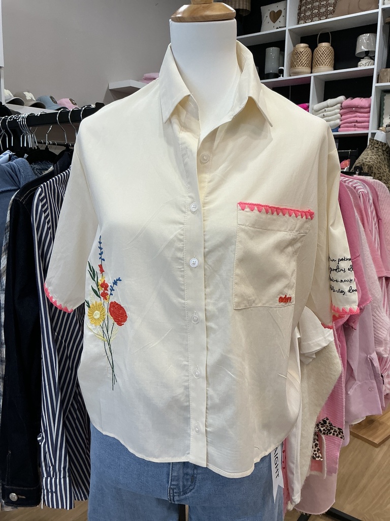 Chemise beige broderie rose