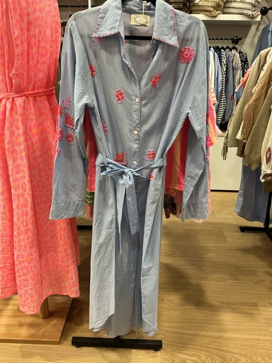 Robe chemise bleu broderies rose 