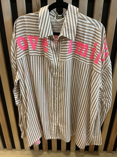 Chemise oversize rayée camel texte rose 